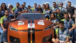 Elektrikli araç üreten gençlere destek oluyor