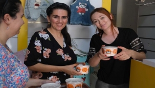 Hanımeli kadınları aşure dağıttı