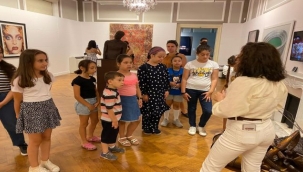 Kursiyer çocuklara sanat gezisi