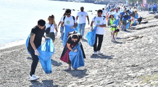 Çevre gönüllüleri temizlik yaptı 