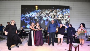 Çiğli'de Zuhal Olcay rüzgarı esti 