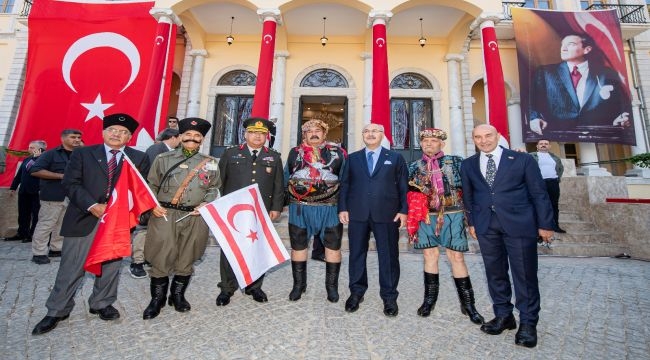 Hükümet Konağı'na Türk Bayrağı çekildi 