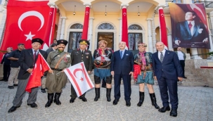 Hükümet Konağı'na Türk Bayrağı çekildi 