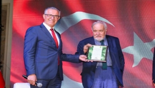 İlber Ortaylı, Gaziemir'de Büyük Zafer'i anlattı 