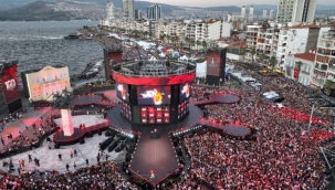 İzmir'in kurtuluşu dev sahnede