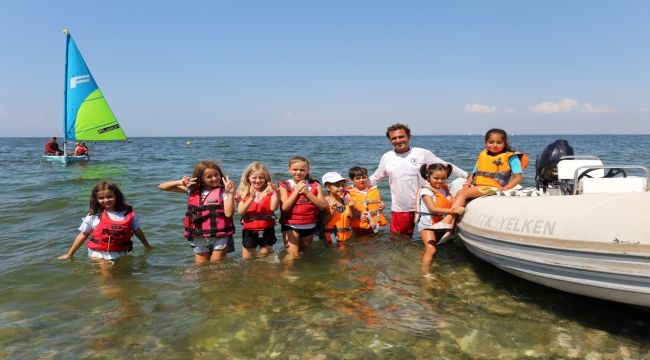 Narlıdere'nin kızları yelken sporuyla tanıştı 