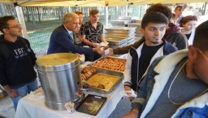 Rektör Prof. Dr. Budak'tan öğrencilere boyozlu karşılama