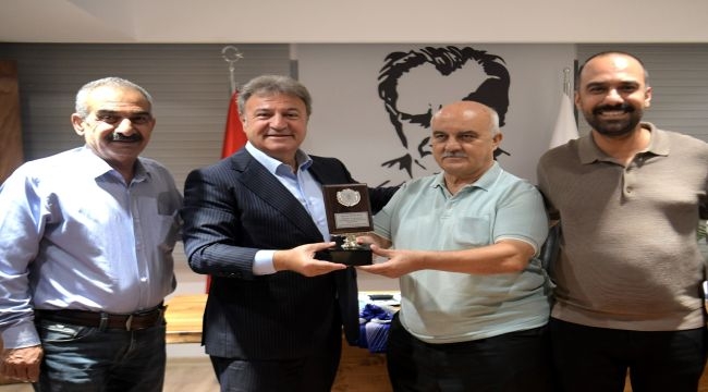 Amatörlerden Başkan İduğ'a plaketli teşekkür 