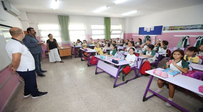 Bayraklı Belediyesi'nden can dostlara mama desteği 