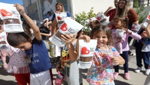 Bayraklı'da minikler can dostlarla buluştu 