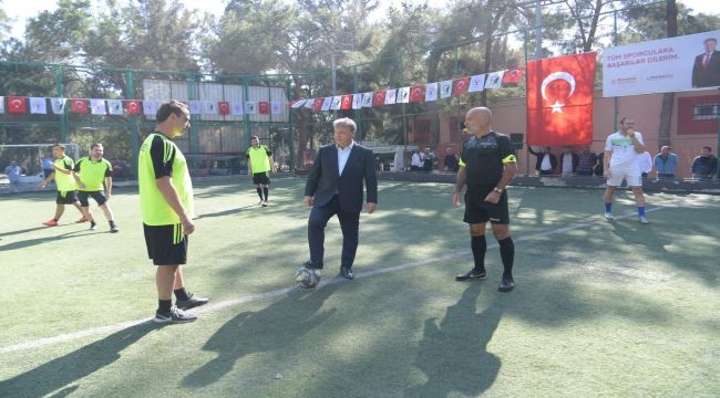 Bornova Belediyesi'nde birimler arası futbol heyecanı 