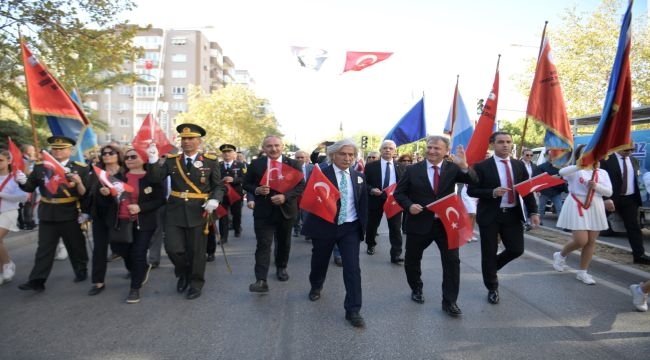 Bornova'da 29 Ekim coşkuyla kutlandı 