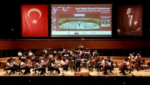 Bornovalı çocuklar "Cumhuriyet" için çaldı
