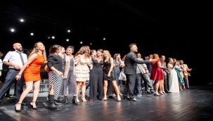 İzmir Şehir Tiyatroları İsmet İnönü Sahnesi'ne kavuştu 