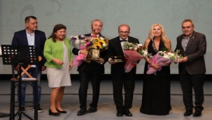 Klasi-Komik Bayraklı'da sahnelendi 