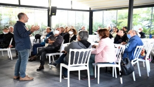Bornovalı üreticilere zeytin budama eğitimi