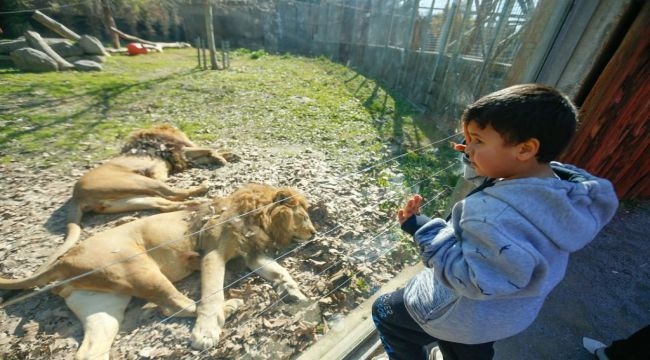 Batur, depremzede çocukların yüzünü güldürdü 