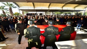 Deprem şehidi Eren Taşkın, İzmir'de toprağa verildi 