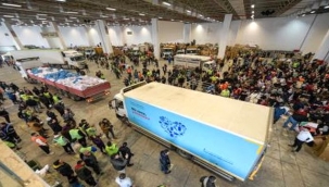 İzmir'den deprem bölgesine yardım malzemesi yağıyor