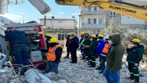 Konak Belediye Başkanı Abdül Batur, deprem bölgesinde 