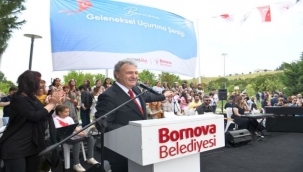 Bornova'da gökyüzü uçurtmalarla renklendi