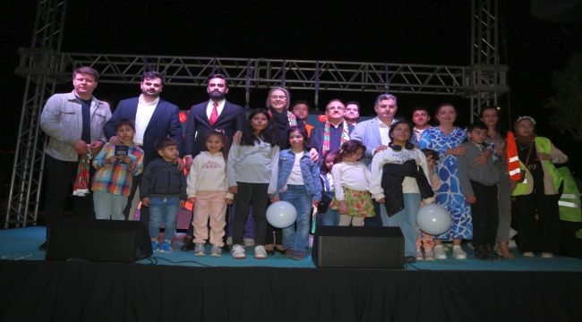 Karşıyaka'da, AK Parti Gençlik Kolları'ndan coşku dolu '23 Nisan Şenliği'