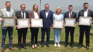 AK Parti İzmir'in Vekilleri Mazbatalarına Kavuştu