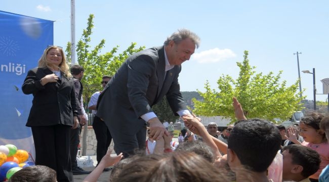 Bornova Çamkule'de gökyüzü uçurtmalarla renklendi