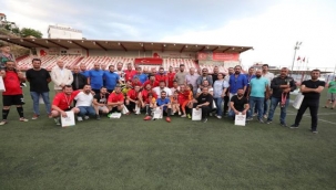 Bayraklı'da dostluk turnuvası