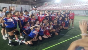 Bayraklı'da voleybol şenliği