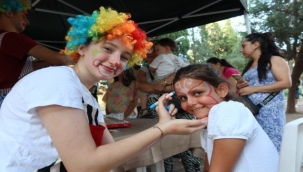 Bornova Belediyesi'nin 'Gezici Eğlence Parkı' yolaçıktı
