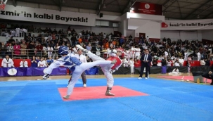 Bayraklı'da Cumhuriyet coşkusu sporla başladı