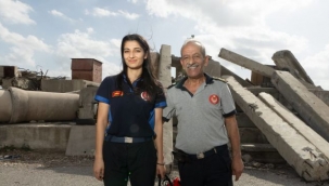 Depremzede Simge itfaiyeci oldu