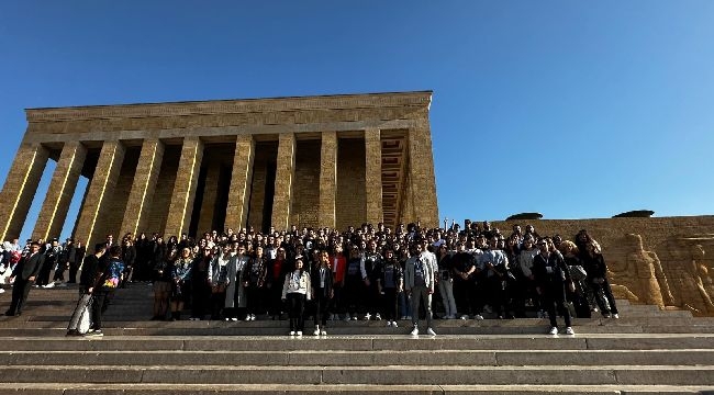 Genç İzmirliler Ata'nın Huzurunda