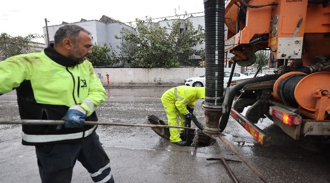 İzmir'de Yağmur Alarmı: Büyükşehir Belediyesi Bin 500 Personel İle Sahada