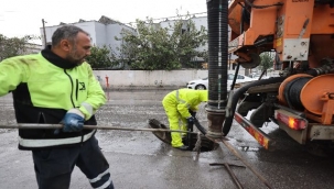 İzmir'de Yağmur Alarmı: Büyükşehir Belediyesi Bin 500 Personel İle Sahada
