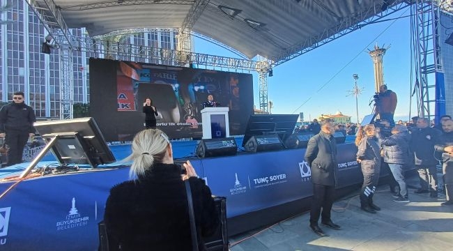 Cumhuriyet Meydanı'nda miting gibi İZSU töreni