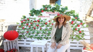 Yamanlar Domates Şenliği Karşıyaka'ya renk kattı