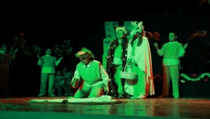 Tiyatro, Kentin Ruhudur