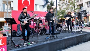 Bornova aşka geldi! 