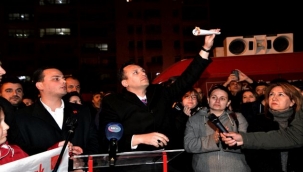 Diplomalarını Yaktı Ve And İçti