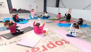 Hikayelerle Çocuk Yogası 