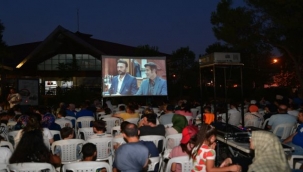 Bornova'da Açık Hava Sineması'yla gülmeye devam