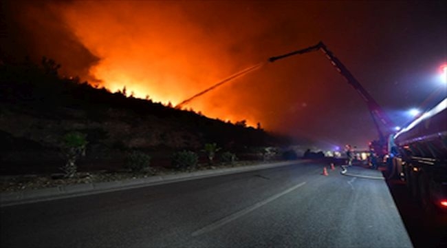 İzmir'in dört bir yanı alevlere teslim