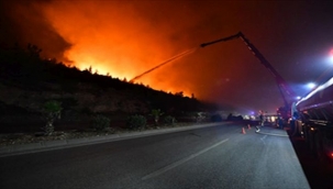İzmir'in dört bir yanı alevlere teslim