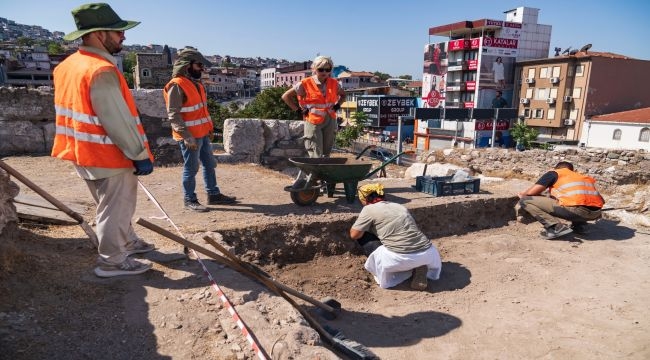 Büyükşehir'den Smyrna Antik Kenti'ne "tarihi destek"