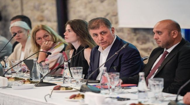 Elimizin altında olan hazineleri görmeliyiz