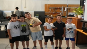 İzmirli çocuklar robotik dünyasıyla tanıştı