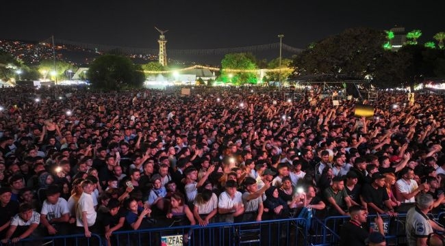 Ceza, İzmir'den barış mesajı verdi