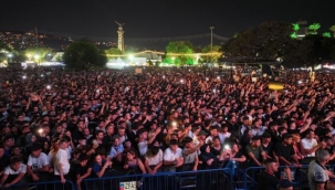 Ceza, İzmir'den barış mesajı verdi 